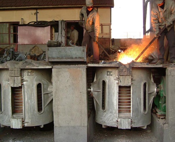 What is the main task of melting period of induction melting furnace