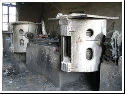 Measures to improve lining life of induction melting furnace