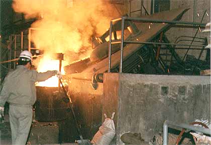 Investment casting in induction smelting furnace (2)