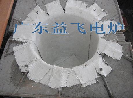 A method of making induction melting furnace lining